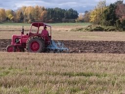 Plöjning vid Värla