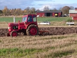 Plöjning vid Värla